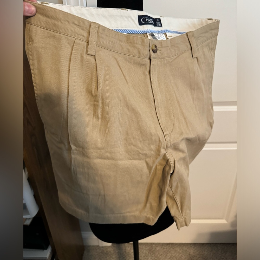 Chaps tan Men’s pleated front shorts Size 36 waist